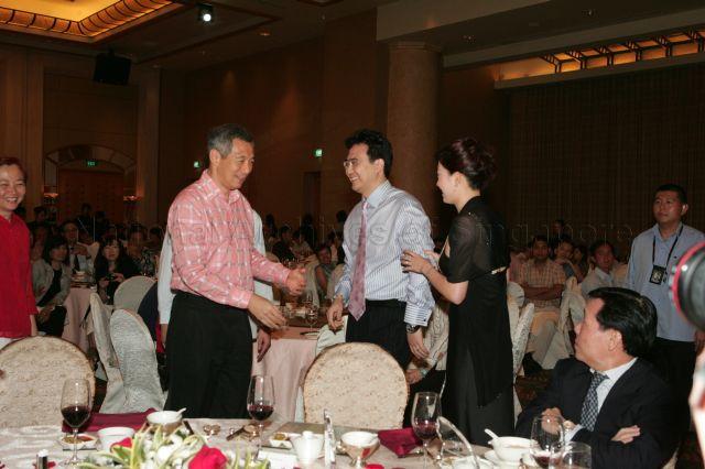 Prime Minister Lee Hsien Loong meeting Li Chao, Singapore national paddler Ms Li Jiawei's husband, during Singapore Table Tennis Association (STTA) fundraising dinner at Grand Copthorne Waterfront Hotel