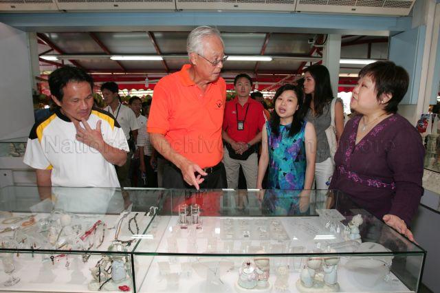 Senior Minister Goh Chok Tong visiting a shop selling jewellery and accessories during his walkabout in Marine Parade after distribution of hongbao and gifts to needy residents held at communal hall in Block 17A, Marine Terrace