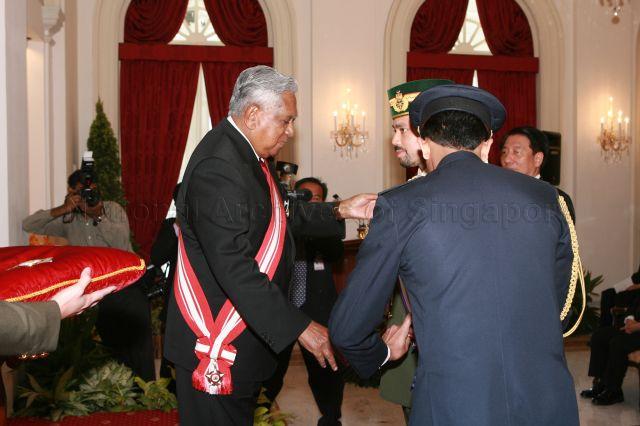 Taken at: Conferment of Distinguished Service Order (Military) on Bruneian Crown Prince Haji Al-Muhtadee Billah by President S R Nathan at the Istana Pictured: President S R Nathan and Bruneian Crown Prince Haji Al-Muhtadee Billah