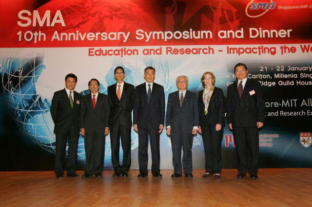From right, Co-Director (MIT) Professor Dick K P Yue, President of Massachusetts Institute of Technology (MIT) Dr Susan Hockfield, Chairman of National Research Foundation (NRF) Dr Tony Tan Keng Yam, Prime Minister Lee Hsien Loong, Chairman of Singapore-MIT Alliance (SMA) Governing Board and President of National University of Singapore (NUS) Professor Tan Chorh Chuan, President of Nanyang Technological University (NTU) Professor Su Guaning and Co-Director (Singapore) Professor Hardy Chan Sze On in a group photograph during SMA 10th anniversary dinner at Ritz-Carlton Millenia Singapore