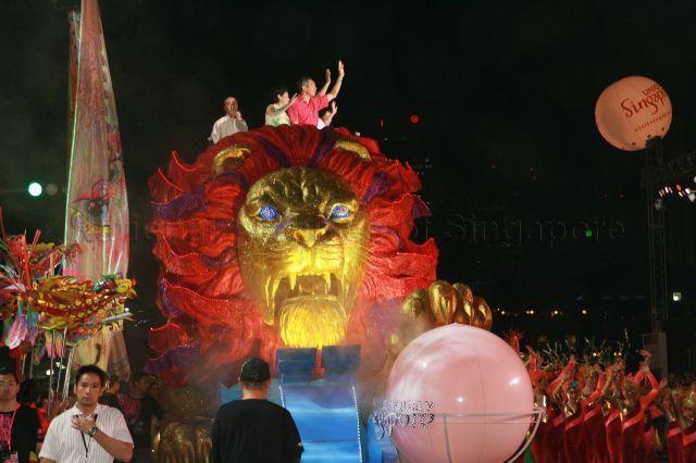Taken at: Chingay 2009 at St Andrew's Road Pictured: Prime Minister Lee Hsien Loong and his wife Mdm Ho Ching, and Chief Executive Officer of Singapore Tourism Board Edmund Chua