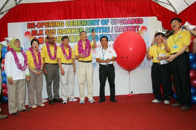 Taken at: Re-Opening Ceremony of upgraded hawker centre and market at Block 505 Jurong West Street 52 Pictured: Guest-of-Honour Prime Minister Lee Hsien Loong and Minister, Prime Minister's Office Lim Boon Heng, Minister for Finance Tharman Shanmugaratnam, &nbsp;Senior Minister of State for Ministry of National Development and Ministry of Education Grace Fu and MP for Jurong GRC Halimah Yacob