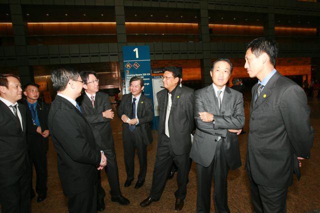 Minister for Manpower Gan Kim Yong (third from left), Minister in Prime Minister's Office who is also Secretary-General of National Trades Union Congress (NTUC) Lim Swee Say (fourth from left) and President of NTUC John De Payva (third from right) in conversation during Singapore Manual and Mercantile Workers' Union 50th Anniversary Dinner and Dance at Suntec Convention Centre