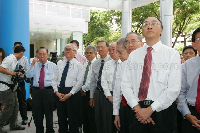 Singapore Press Holdings (SPH) officials including SPH Chief Executive Officer Alan Chan Heng Loon (right) and SPH Chairman Dr Tony Tan Keng Yam (seventh from right) with Minister for Information, Communications and the Arts Dr Lee Boon Yang (fifth from right) at SPH 25th anniversary celebrations and unveiling of new SPH Logo at SPH headquarters