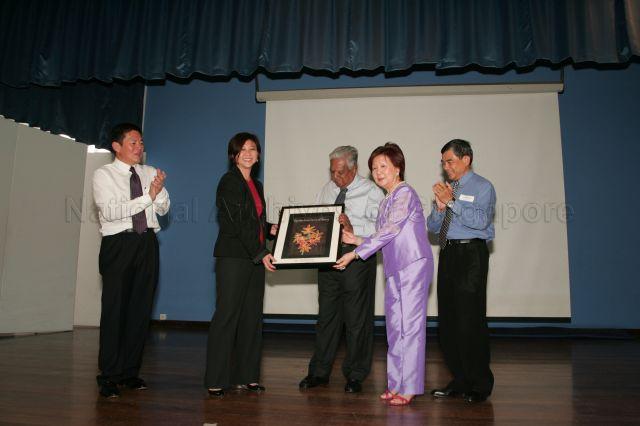 Chairman of Community Chest Ms Jennie Chua presenting token of appreciation to Group Chief Executive Officer of SingTel Ms Chua Sock Koong during SingTel Touching Lives Fund cheque presentation ceremony at APSN Tanglin School, Alexandra Road where guest-of-honour is President S R Nathan