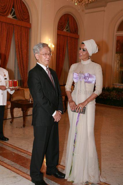 Wife of Amir of Qatar Sheikha Moza Bint Nasser Al-Missned in conversation with Chief Justice of Singapore Chan Sek Keong during state banquet hosted in honour of Amir of Qatar Sheikh Hamad Bin Khalifa Al-Thani by President and Mrs S R Nathan at the Istana