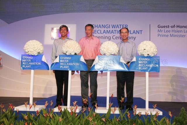 Taken at: Opening ceremony of Changi Water Reclamation Plant (CWRP) at Changi East Way Pictured: Guest-of-Honour Prime Minister Lee Hsien Loong, Minister for the Environment and Water Resources Dr Yaacob Ibrahim and Chairman of Public Utilities Board Tan Gee Paw