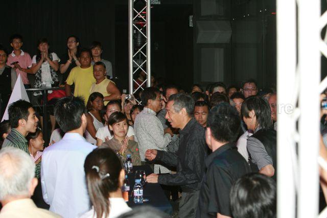 Prime Minister Lee Hsien Loong arriving at Dragonfly, St James Power Station in Sentosa Gateway to launch CLing, a new Chinese-learning media platform (cling.omy.sg) jointly presented by Business China and omy.sg (Singapore Press Holdings' bilingual news portal)