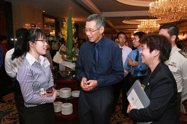 Prime Minister Lee Hsien Loong with recipient of new China scholarship of Public Service Commission (PSC) Miss Tseng Xin Ying (left) and Deputy Secretary (Policy) Goh Soon Poh from Public Service Division at the reception during PSC scholarships award ceremony at Shangri-La Hotel in Orange Grove Road