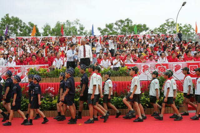Senior Minister Goh Chok Tong reviewing march-past at mini-National Day parade organised by Mountbatten grassroots organisations held at surface car park behind Block 51 in Old Airport Road