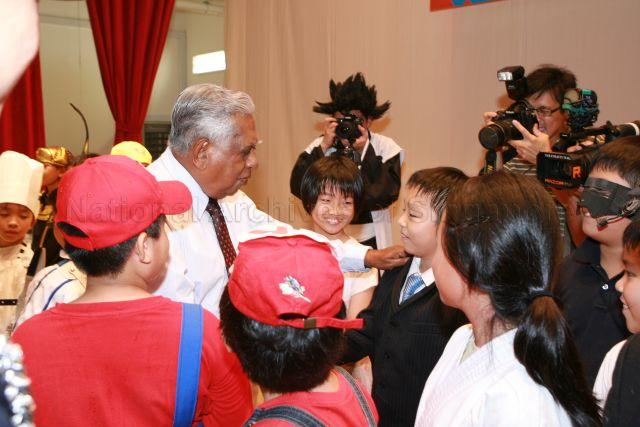 Taken at: Teachers' Day and "Be Yourself Day" celebration in support of President's Challenge 2009 at Maha Bodhi School Pictured: Guest-of-Honour President S R Nathan
