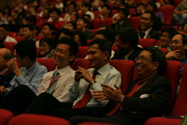 (From right) President of Nanyang Technological University (NTU) Dr Su Guaning, Minister for Community Development, Youth and Sports Dr Vivian Balakrishnan and Chairman of Ministerial Forum 2009 organising committee Teo Juay Tee at Ministerial Forum on the theme "Singapore: Is there room for more?" held at Nanyang Auditorium organised by NTU Students' Union