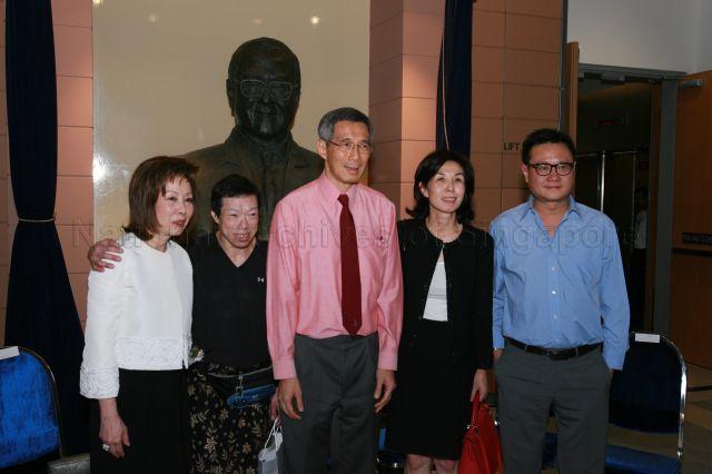 Prime Minister Lee Hsien Loong and Dr Lee Wei Ling (second from left) with children of late tycoon Khoo Teck Puat, (from right) film director Eric Khoo, Elizabeth Khoo, and Mavis Khoo (left), in front of the late tycoon's bust during the official opening of Duke-National University of Singapore (NUS) Graduate Medical School and its new campus at 8 College Road. The medical school is supported by an $80 million donation from the Estate of Khoo Teck Puat, which was matched dollar-for-dollar by a contribution from the Singapore government.