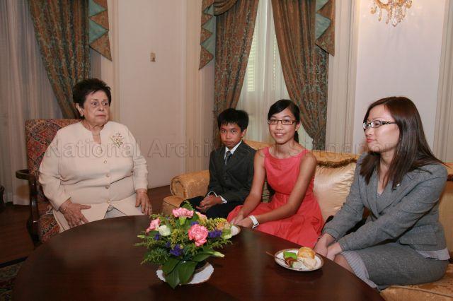 Mrs S R Nathan, wife of President, with children of newly appointed Second Permanent Secretary to Ministry of Trade and Industry Mrs Ow Foong Pheng and Mrs Loh Khum Yean, wife of newly appointed Permanent Secretary to Ministry of Manpower, at the reception during appointment ceremony of the two permanent secretaries at Istana