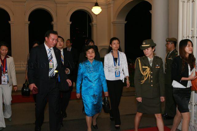 Madam Liu Yongqing, wife of Chinese President Hu Jintao, arriving at Istana to attend state banquet hosted by President S R Nathan