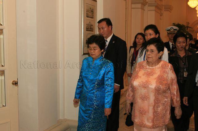 Madam Liu Yongqing, wife of Chinese President Hu Jintao, with Mrs S R Nathan making their way to Banquet Hall, Istana, to attend state banquet for the visiting Chinese leader