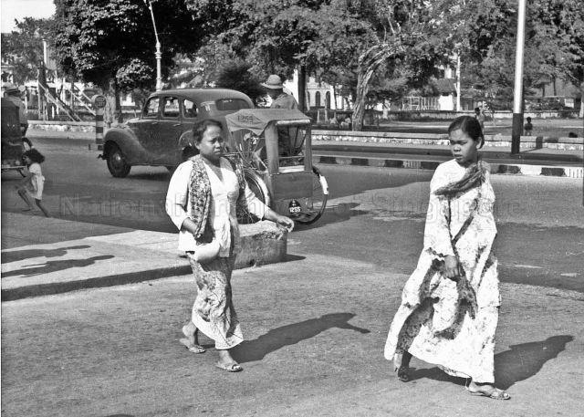 Malay women in traditional clothes, c.1950s