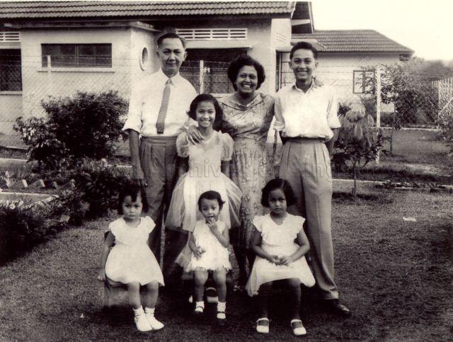 A family photo of the Scullys. Frank and Alice are standing with two of their children - Robert William and Martha Ann Scully. Moira Margaret, Jennifer Elizabeth and Elaine Marian Scully are seated in front. Derek Gerard Scully was not born yet when this photo was taken.