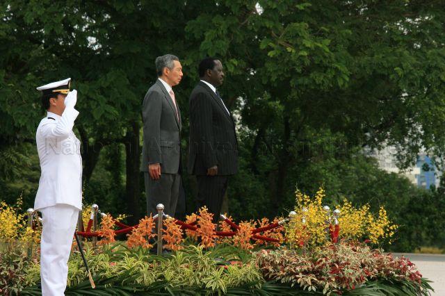Taken at: Welcome Ceremony of The Right Honorable Raila Odinga at the Istana &nbsp;Pictured: Prime Minister Lee Hsien Loong and Prime Minister of Kenya Raila Odinga