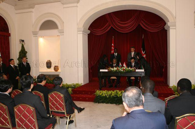 Taken at: Signing of the Singapore-Kenya Air Services Agreement at the Istana &nbsp;Pictured: Prime Minister Lee Hsien Loong and Prime Minister of the Republic of Kenya Raila Odinga