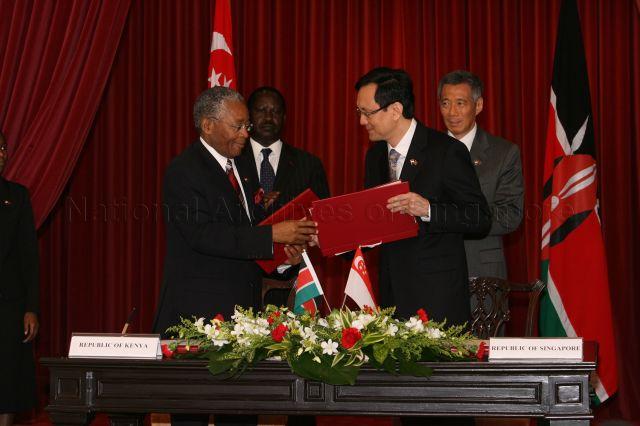 Taken at: Signing of the Singapore-Kenya Air Services Agreement at the Istana &nbsp;Pictured: Prime Minister Lee Hsien Loong and Prime Minister of the Republic of Kenya Raila Odinga