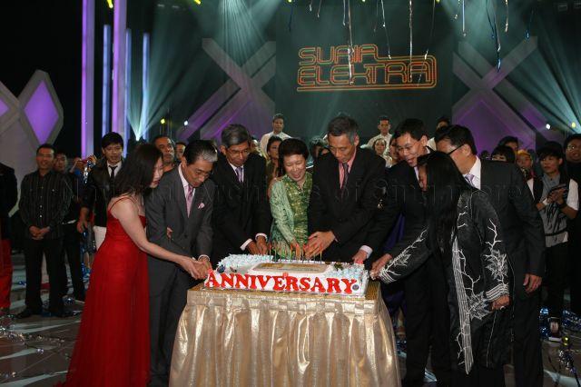 Taken at: Mediacorp Suria's 10th Anniversary Show at Mediacorp TV Theatre Pictured: Prime Minister Lee Hsien Loong and his wife Mdm Ho Ching, Minister for the Environment and Water Resources Dr Yaacob Ibrahim, Chief Executive Officer of Mediacorp Lucas Chow and Acting Minister for Information, Communications and the Arts Lui Tuck Yew