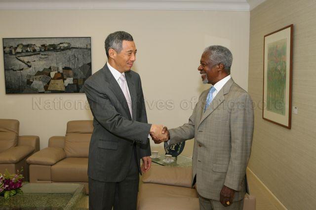 Taken at: Call on Prime Minister Lee Hsien Loong by former United Nations (UN) Secretary-General Kofi Annan at the Istana Pictured: Prime Minister Lee Hsien Loong and former United Nations (UN) Secretary-General Kofi Annan