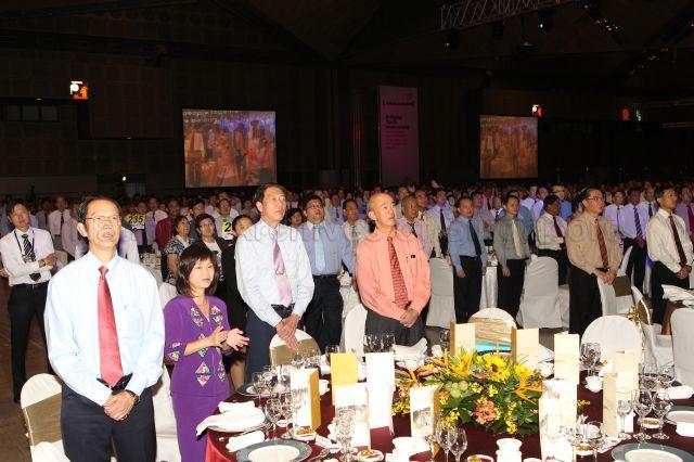 Former Chief Executive Director of People's Association (PA) Tan Boon Huat (centre) with Minister for Defence Teo Chee Hean at PA 50th Anniversary Grassroots Convention and Appreciation Dinner at Suntec City Convention Centre, Halls 601-603