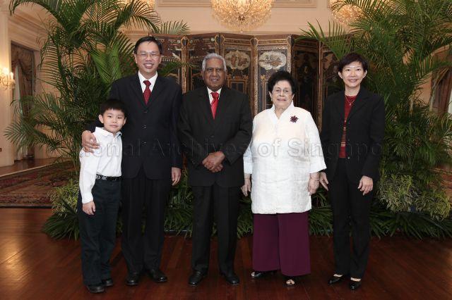 Taken at: Appointment Ceremony of Permanent Secretaries Chee Wee Kiong and Pang Kin Keong at Istana Pictured: President S R Nathan and his wife Mrs Nathan, and Second Permanent Secretary for Foreign Affairs Chee Wee Kiong
