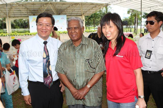 Taken at: Microsoft Kite Festival and Carnival in support of President's Challenge 2010 at West Coast Park Pictured: Guest-of-Honour President S R Nathan and Member of Parliament for East Coast GRC and Managing Director of Microsoft Singapore Jessica Tan