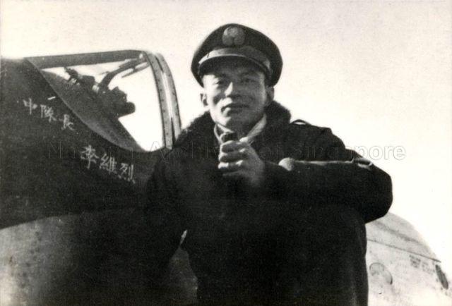 Flying Tiger Captain Li Wei Lie was born in 1918 in Singapore. During World War II, he took it as his sense of duty to fight for the country, and enrolled in the air force military school. He was from the 8th Regiment of 3rd Squadron of the China Air Force, and retired in 1947. Picture shows Flying Tiger Captain Li Wei Lie on his plane.
