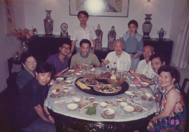 Actor Chow Yun-Fat (seated, third from left) with Singaporean wife Jasmine (left) having dinner with Mr Wong Kwok Leong (fourth from right) and his family
