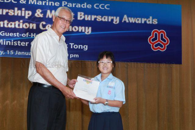 Senior Minister Goh Chok Tong presenting scholarship to student at Marine Parade Edusave award ceremony at Tao Nan Primary School