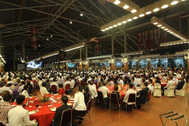 Guests, including newly commissioned officers and their family members, at sit-down dinner held at the Officer Cadet School (OCS) dining hall, SAFTI Military Institute in Jurong, after OCS commissioning parade. President S R Nathan officiated at the parade.
