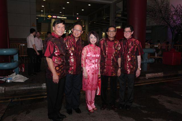 Group photograph of Members of Parliament Dr Lily Neo and Zainudin Nordin (second from right) with Chief Executive Director of People's Association Yam Ah Mee (left) and Kreta Ayer-Kim Seng Citizens' Consultative Committee members after official opening of Chinatown Chinese New Year celebration and light up ceremony held at Chinatown Complex