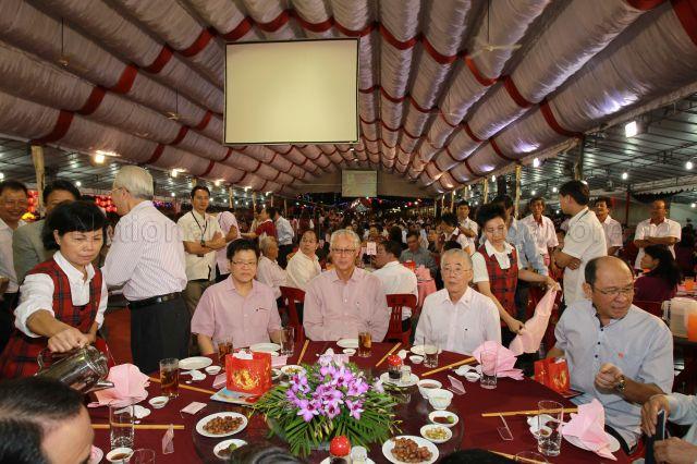 Senior Minister Goh Chok Tong seated with (from left) Member of Parliament for Marine Parade Group Representation Constituency (GRC) Ong Seh Hong, Chairman of Kampong Ubi-Kembangan Citizens' Consultative Committee Teo Cheng Swee and grassroots leader George Goh at Kampong Ubi-Kembangan community reunion dinner held at open field next to Eunos Mass Rapid Transit (MRT) station