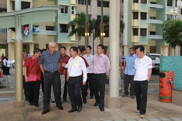 Senior Minister Goh Chok Tong arriving at Block 44, Marine Crescent, to attend Chinese New Year dinner organised by Marine Crescent Gardens Residents' Committee