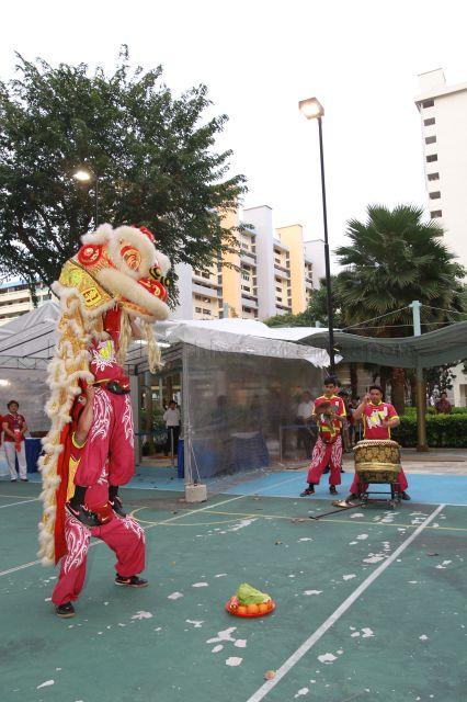 Lion dance 'cai qing' (picking the green) performance during Chinese New Year dinner organised by Marine Crescent Gardens Residents' Committee held at pavilion next to Block 44, Marine Crescent. The event was attended by Senior Minister Goh Chok Tong.