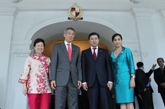 (From left) Madam Ho Ching, Prime Minister Lee Hsien Loong, Mongolian Prime Minister Sukhbaatar Batbold and Madam Khorloo Otgontuya posing for photographs at Istana