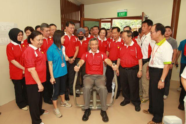 Taken at: Official Opening of the Ang Mo Kio 3G Centre cum Launch of the Town Council Booklet and Launch of Town Council Exhibition next to Cheng San Community Club Pictured: Guest-of-Honour Prime Minister Lee Hsien Loong, Members of Parliament for Ang Mo Kio GRC Dr Lam Pin Min, Inderjit Singh and Lee Bee Wah, Ang Mo Kio Town Council Chairman Ang Hin Kee and Council Member of the Islamic Religious Council of Singapore (MUIS) Intan Mokhtar