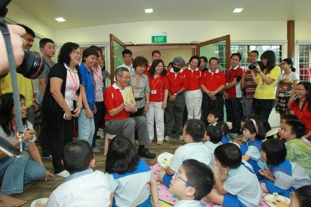 Taken at: Official Opening of the Ang Mo Kio 3G Centre cum Launch of the Town Council Booklet and Launch of Town Council Exhibition next to Cheng San Community Club Pictured: Guest-of-Honour Prime Minister Lee Hsien Loong, and Members of Parliament for Ang Mo Kio GRC Inderjit Singh, Lee Bee Wah and Dr Lam Pin Min (partially hidden)