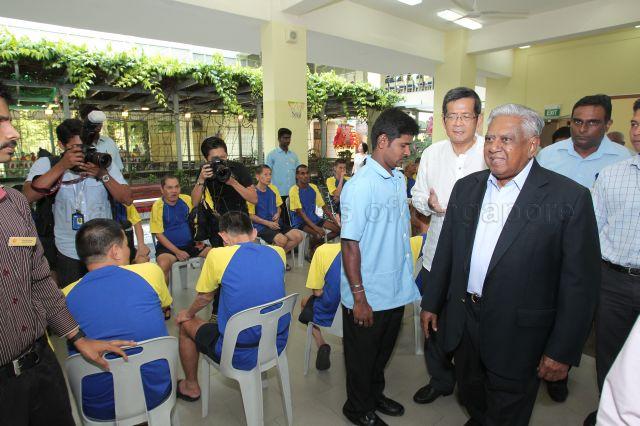 Taken at: Visit and Presentation of personal calligraphy to Sunlove Home at Buangkok Green Medical Park Pictured: President S R Nathan and Chairman of Sunlove Home Committee Wee Lin