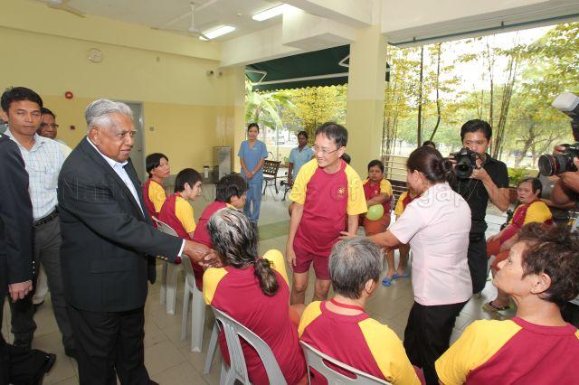 Taken at: Visit and Presentation of personal calligraphy to Sunlove Home at Buangkok Green Medical Park Pictured: President S R Nathan