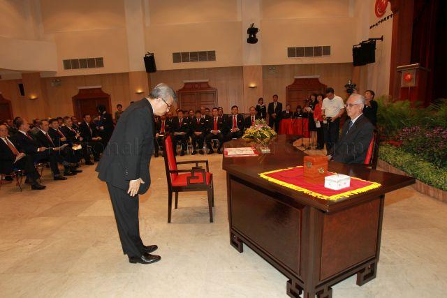 Taken at: Singapore Chinese Chamber of Commerce and Industry (SCCCI) 56th Council installation ceremony at SCCCI Pictured: Senior Minister Goh Chok Tong and Vice President of SCCCI Thomas Chua