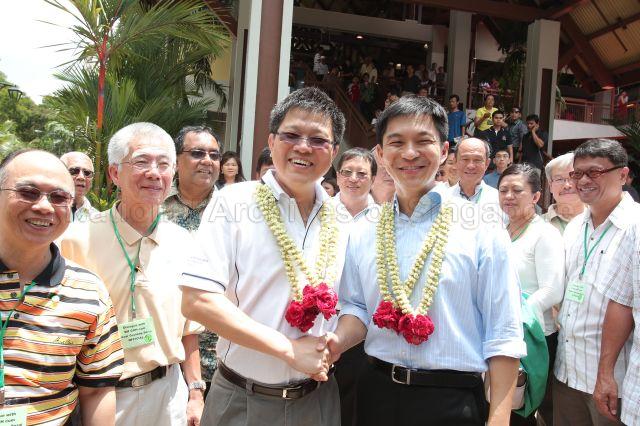 Member of Parliament for Marine Parade Group Representation Constituency (GRC) Dr Ong Seh Hong (left, garlanded) and former commander of Army Training and Doctrine Command Brigadier-General (NS) Tan Chuan Jin posing for photographs at Pasar Geylang Serai during Senior Minister Goh Chok Tong's walkabout after dialogue session with grassroots leaders from Kampong Ubi-Kembangan and Kaki Bukit divisions of Marine Parade GRC