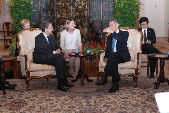Spanish Prime Minister Jose Luis Rodriguez Zapatero, who is on a two-day working visit to Singapore, calling on his Singaporean counterpart Lee Hsien Loong at Istana