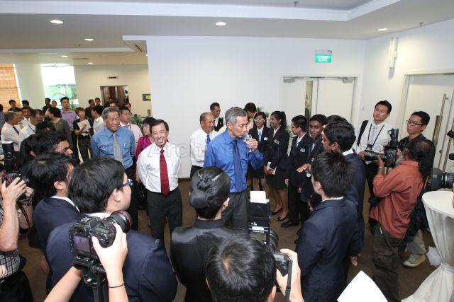Prime Minister Lee Hsien Loong interacting with students at the reception during official opening of Institute of Technical Education (ITE) College West in Choa Chu Kang Grove. Also present are ITE Director and Chief Executive Officer Bruce Poh Geok Huat, Minister for Education and Second Minister for Defence Dr Ng Eng Hen and Chairman of ITE Board of Governors Bob Tan Beng Hai (with blue tie).