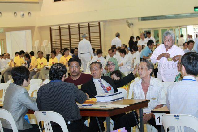 General Election 2011 - Independent candidate for Sengkang West Ooi Boon Ewe at Deyi Secondary School in Ang Mo Kio Street 42, the nomination centre for electoral divisions of Ang Mo Kio, Aljunied, Bishan-Toa Payoh and Sengkang West