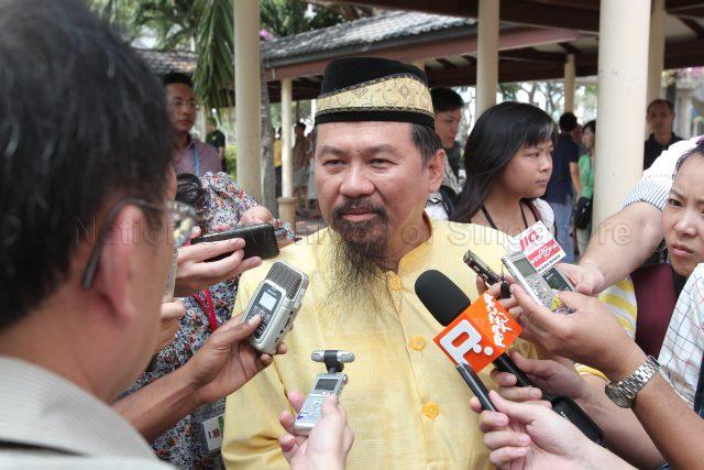 General Election 2011 - Retired acupuncturist Zeng Guoyuan, who wants to run as independent candidate in Mountbatten, being interviewed by the media at Tao Nan School, 49 Marine Crescent, the nomination centre for electoral divisions of Marine Parade GRC, Potong Pasir, Joo Chiat and Mountbatten