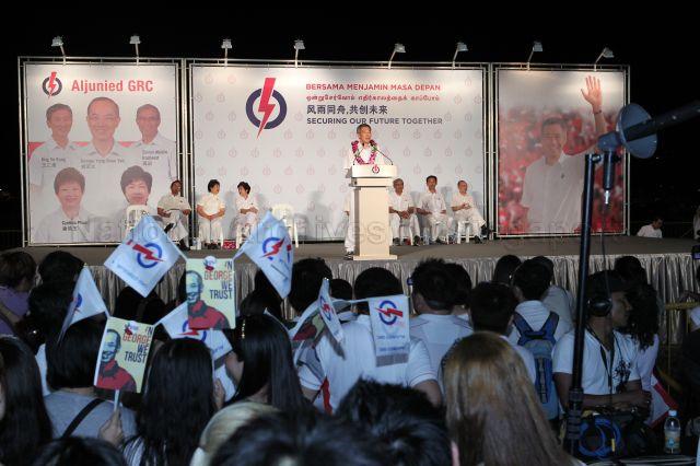 Taken at: People's Action Party (PAP) election rally for the Aljunied GRC during the 2011 General Election at Ubi Road 3 Pictured: Prime Minister Lee Hsien Loong, and PAP candidates for Aljunied GRC Cynthia Phua, Lim Hwee Hua, George Yeo, Zainul Abidin Rasheed and Ong Ye Kung, and former Member of Parliament of Aljunied GRC Sidek bin Saniff